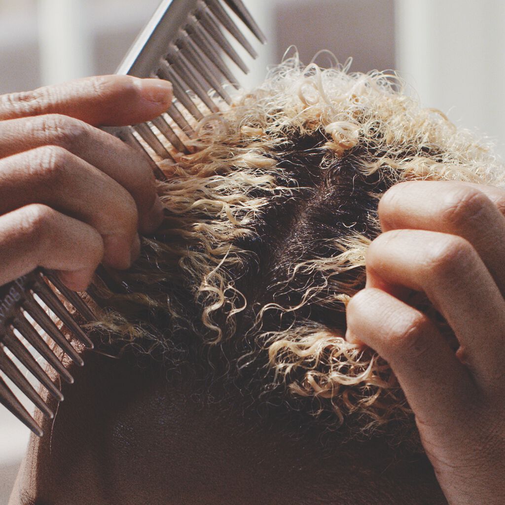 6 Ways to Get Rid of Scalp Buildup: Causes, Signs & Treatment